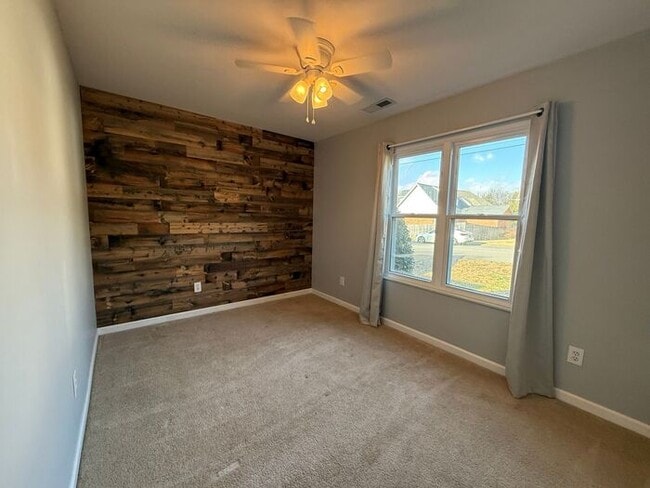 Building Photo - For Rent - Split Level Brick Home in South Nashville with Garage