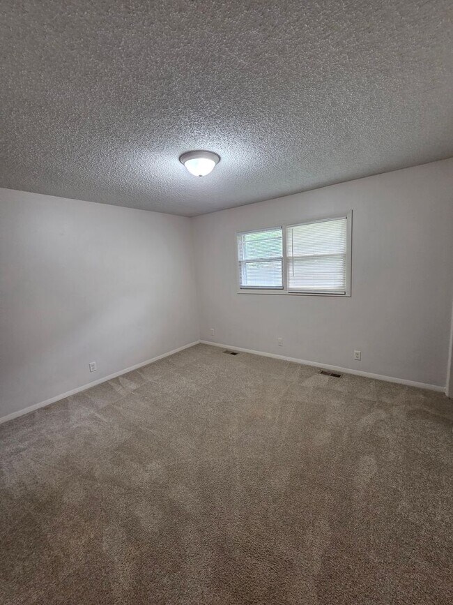 Building Photo - 3009 S Gordon Ave