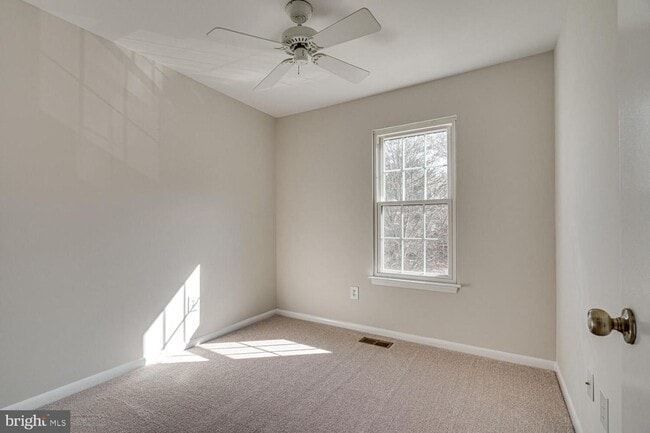 Building Photo - 3 Bedroom 3.5 Bath 3 Level Townhome in Germantown
