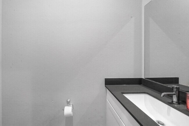 Building Photo - 734 W Donovan St