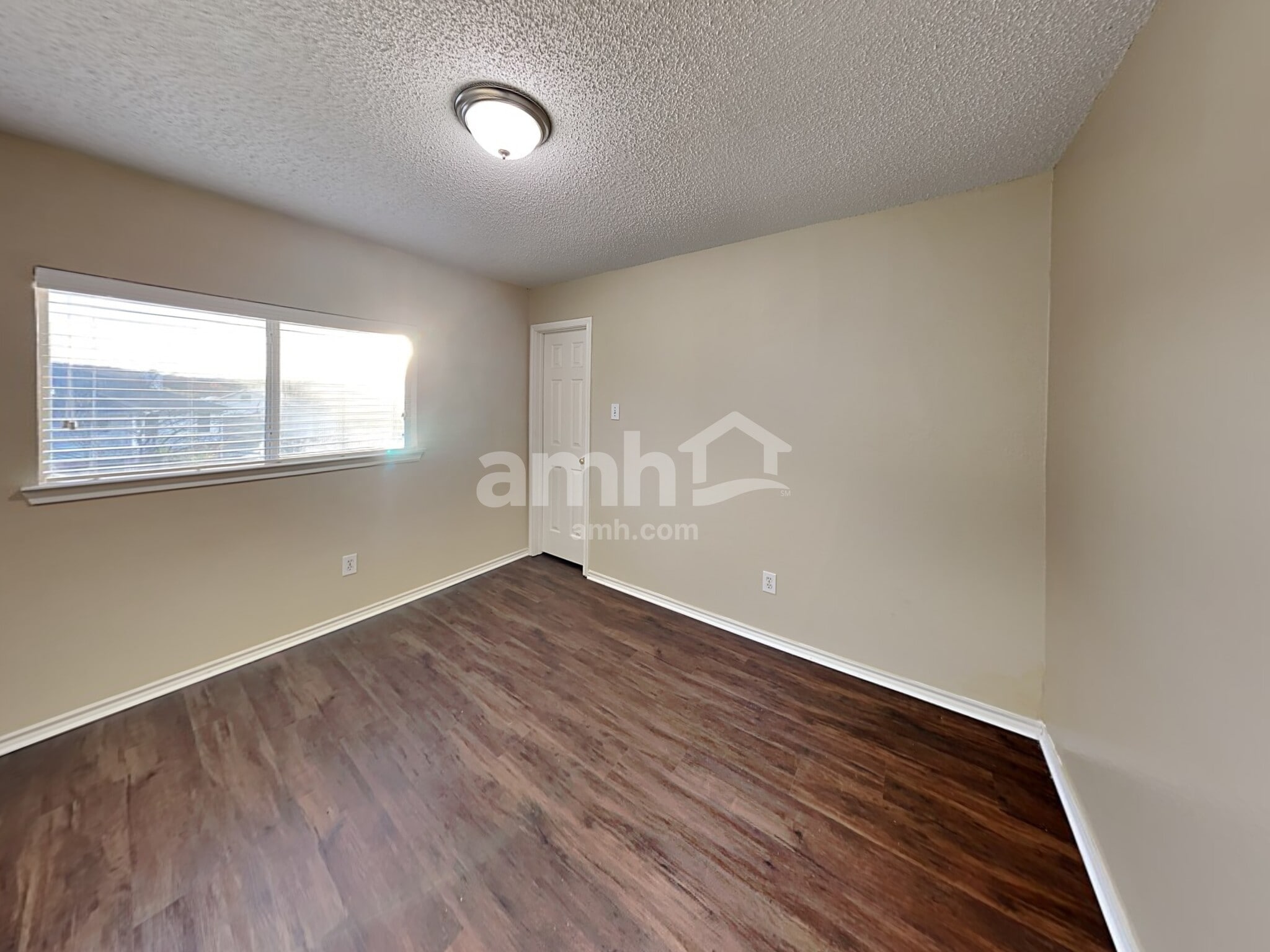 Building Photo - 316 Sunset Oak Dr