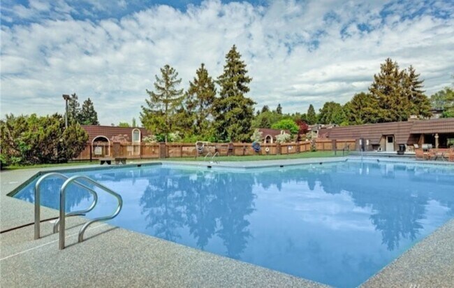 Pool - 11010 NE 68th St