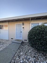 Building Photo - 9 10th St