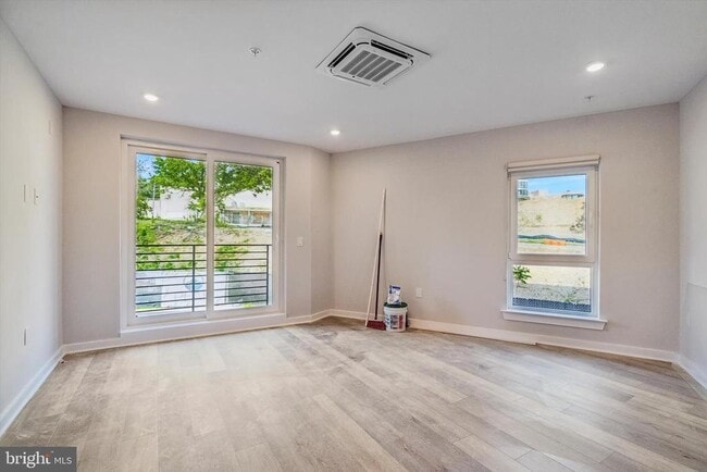 Building Photo - 3449 Scotts Ln