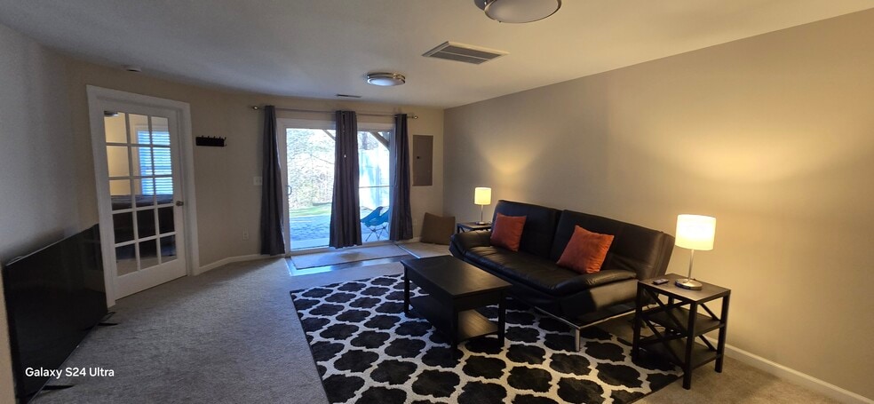 Building Photo - 14423 Hamletville St