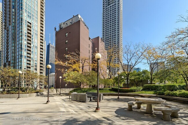 Building Photo - 10 E Ontario St