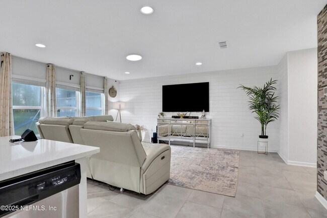 Building Photo - 669 Meadow Ridge Dr