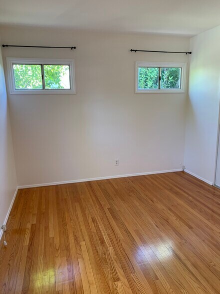 Building Photo - 10760 Russett Ave