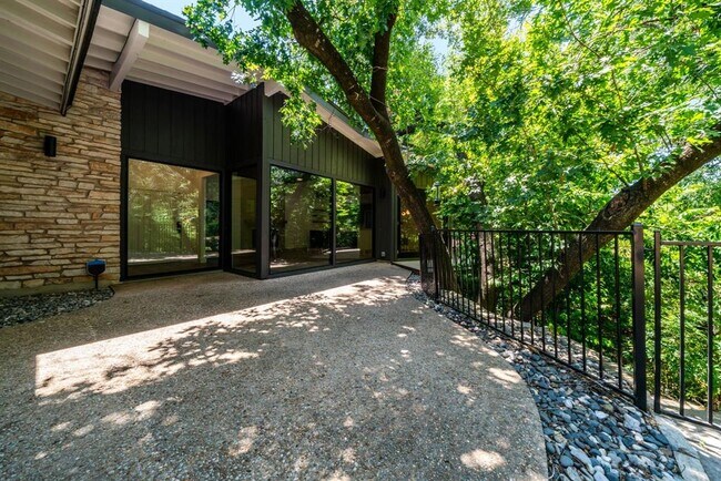 Building Photo - 3514 Hillbrook Dr