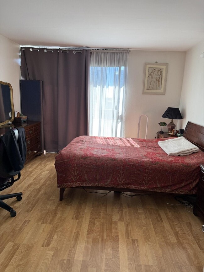 Building Photo - 600 W 9th St