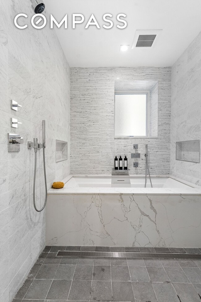 Building Photo - 135 E 38th St