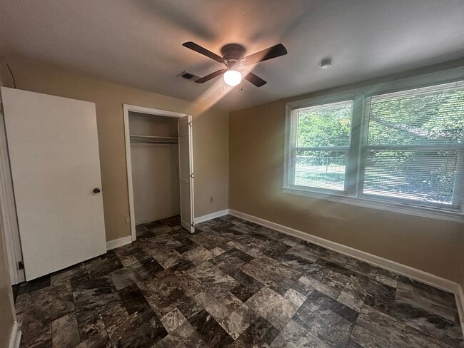Building Photo - 461 Sweetwater Cir