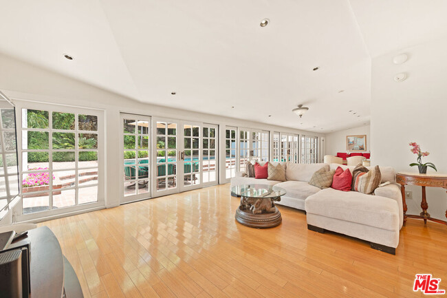 Building Photo - 1148 Coldwater Canyon Dr