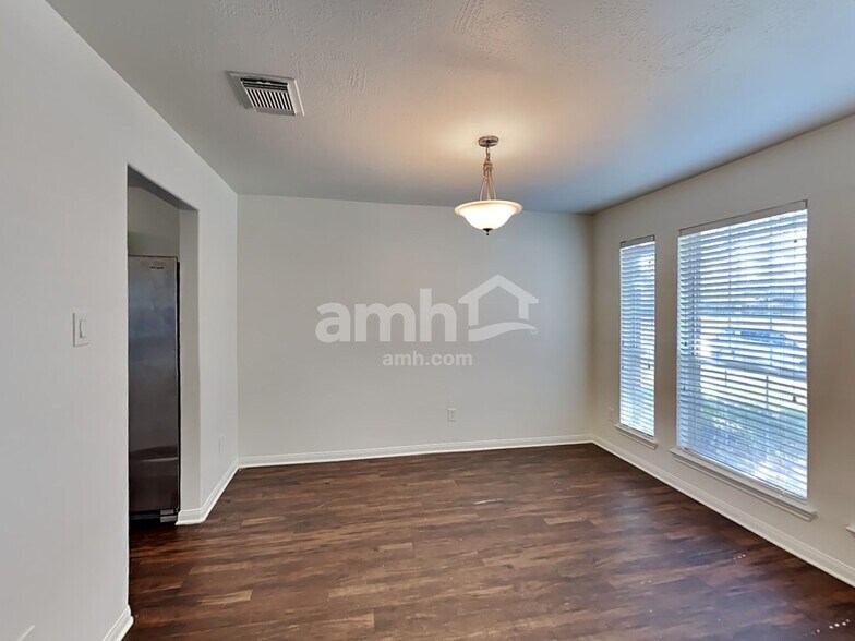 Building Photo - 4002 Ashview Ln