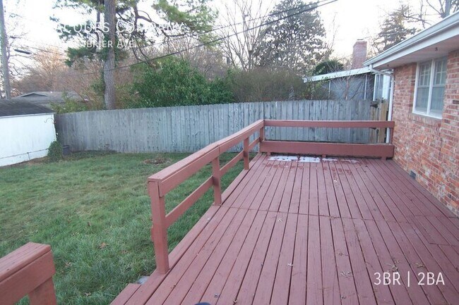 Building Photo - 3030 S Greenbrier Ave