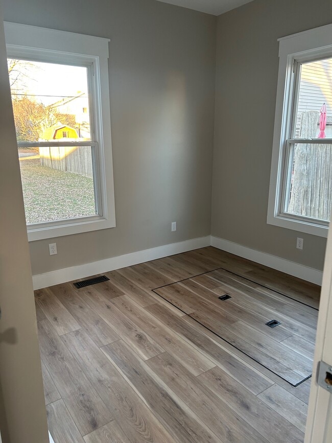 Building Photo - 927 Mckaig Ave