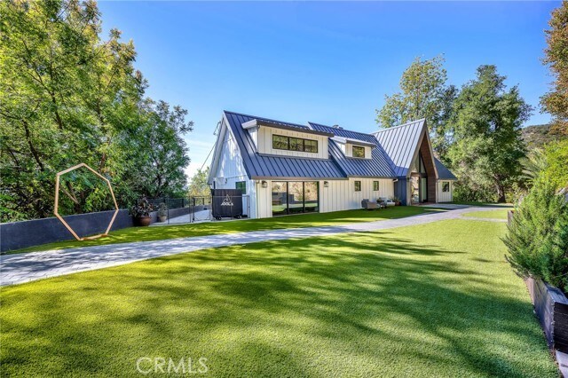 Building Photo - 24301 Sylvan Glen Rd