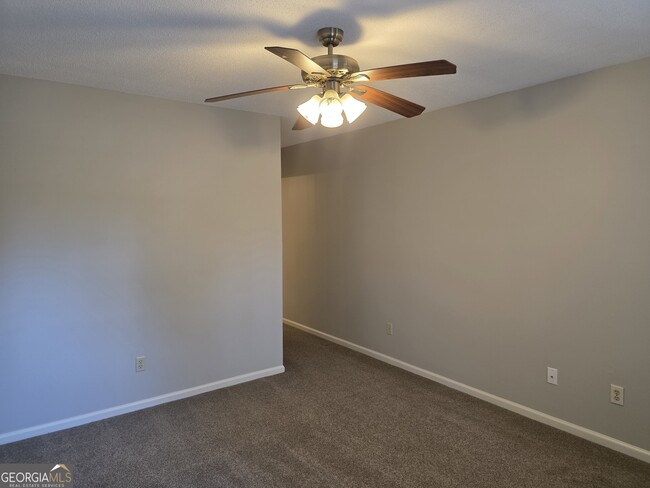 Building Photo - 102 Towne Pk Dr