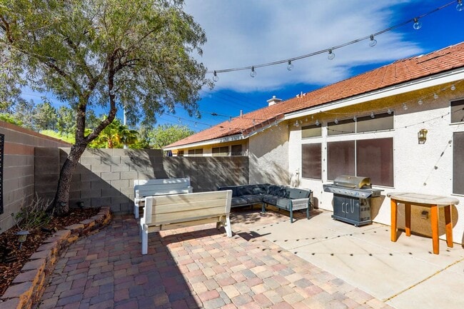Building Photo - Beautiful One Story 2 Bedroom Townhome With 2 Car Attached Garage