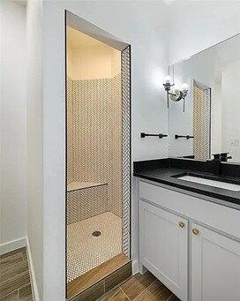 Building Photo - 800 S Welch St