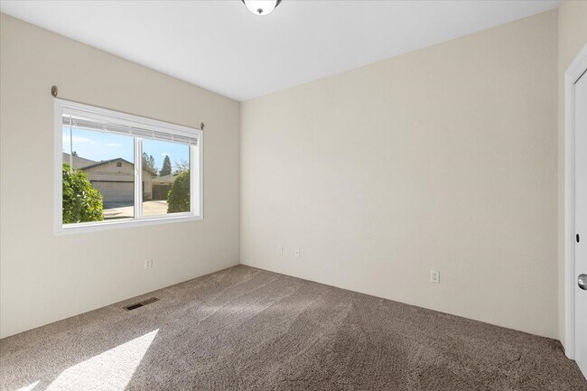 Building Photo - 2540 Bethany Ct