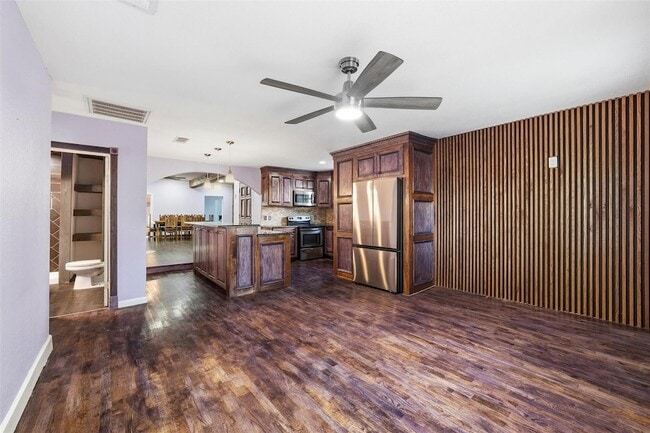 Building Photo - 2734 Fordham Rd