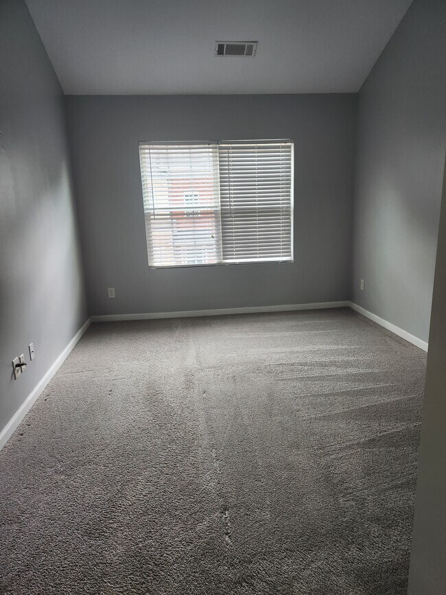 Bedroom - 5033 Lower Elm St