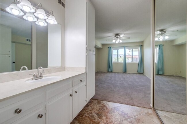 Building Photo - Modern Comfort and Scenic Views in San Carlos