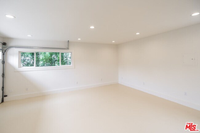 Building Photo - 12800 Stanwood Dr