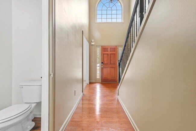 Building Photo - 45 Wyndmont Way