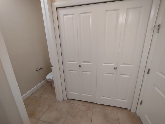 Building Photo - Desirable Black Rock Condo - Quite/Peaceful