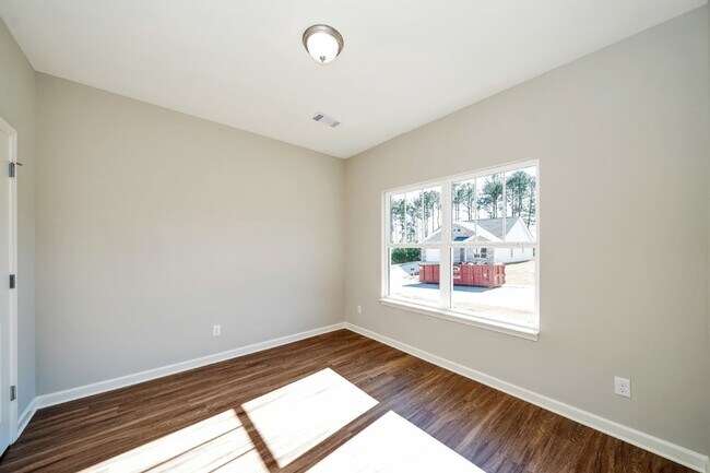 Building Photo - Newly Renovated Home in Brookwood!
