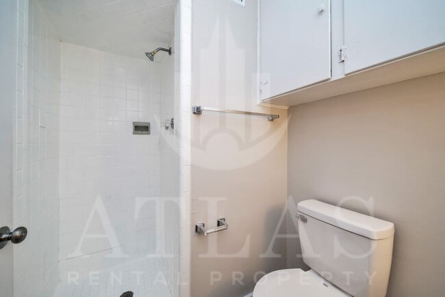 Building Photo - Spacious 3BR/2BA – 1,480 Sq Ft of Comforta...