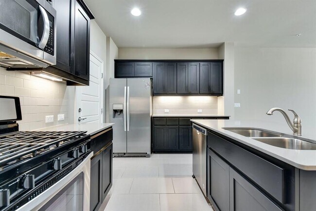 Primary Photo - 13800 Lyndhurst St