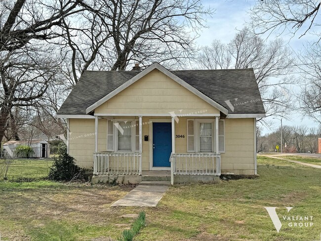 Primary Photo - Cozy 2-Bedroom, 1-Bathroom House in Westsi...