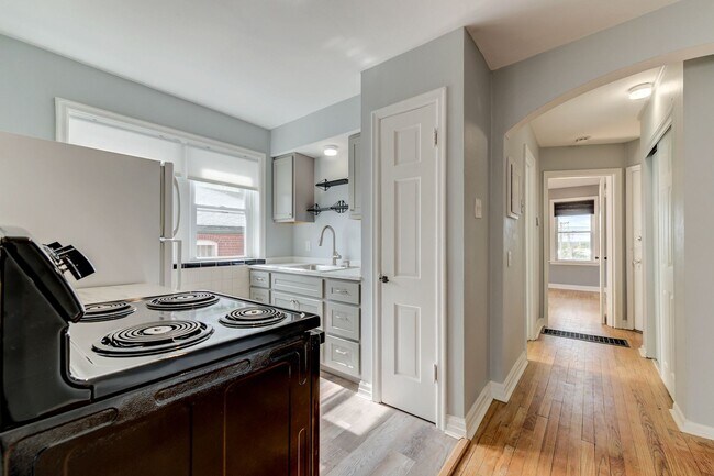 Building Photo - 4948-4948 Kemper Ave