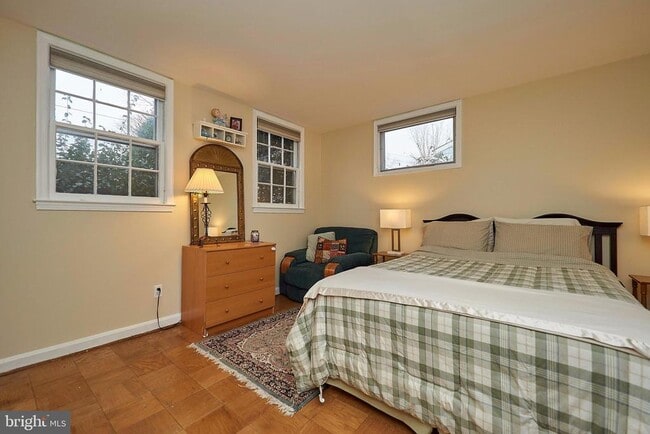 Building Photo - 3812 Wexford Dr