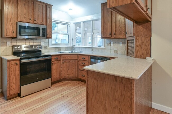 Building Photo - Charming Single Family in Camp Hill