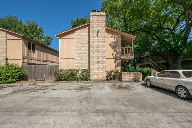 Building Photo - Renovated 1 bedroom in desirable midtown T...