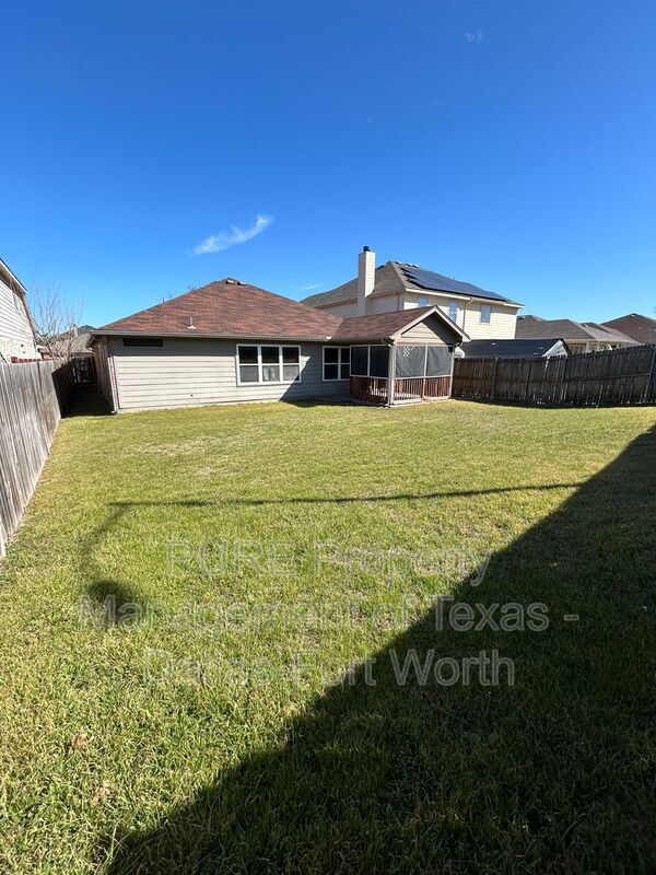 Building Photo - 7628 Hollow Forest Dr