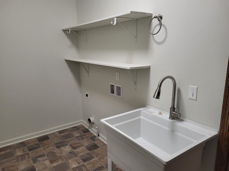 Building Photo - 11719 21 Mile Rd