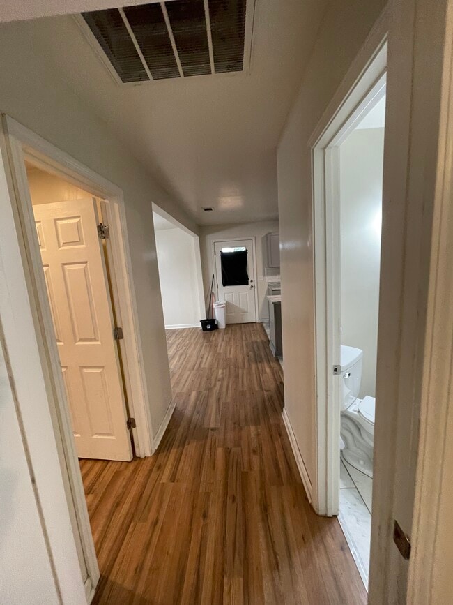 Building Photo - 5-125 Roundtree St