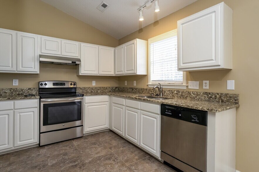 Building Photo - 229 Lucan Dr
