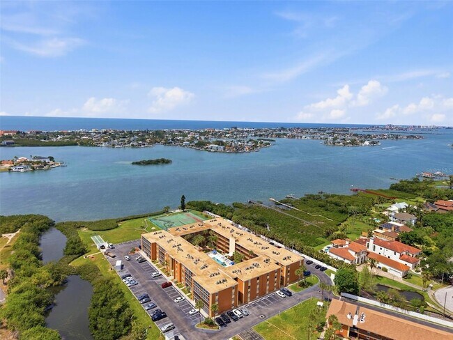 Building Photo - 12760 Indian Rocks Rd