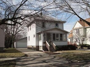Building Photo - 336 Doty St