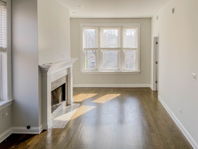 Building Photo - 3856 N Southport Ave