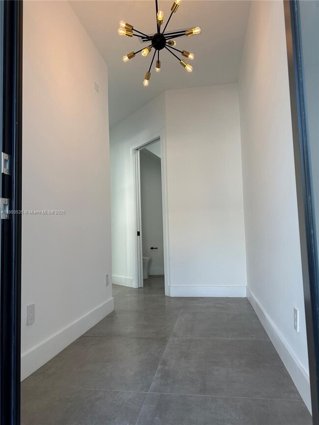 Building Photo - 4625 SW 32nd Ave