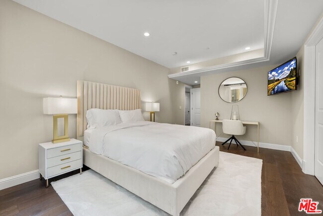 Building Photo - 1825 Pandora Ave