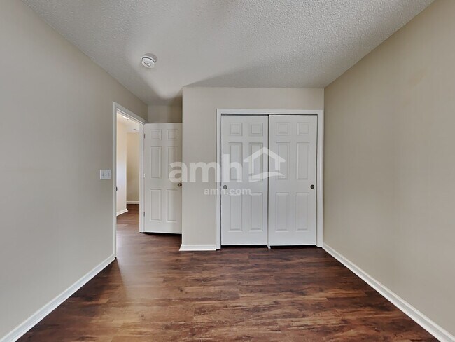 Building Photo - 62 Creek Bend Dr