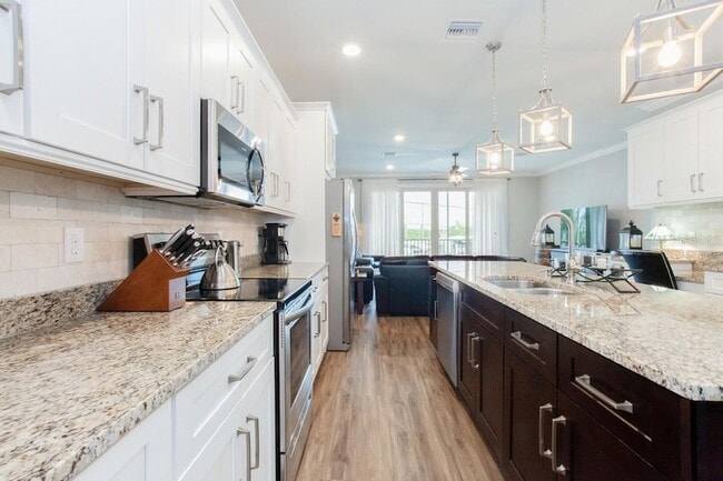 Building Photo - 1273 Savona Dr